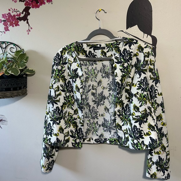 Atmosphere White Floral Jacket - Picture 6 of 8